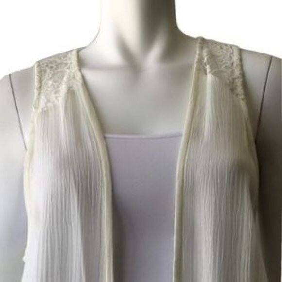 Ivory Lace Detail Open Vest - Picture 3 of 4
